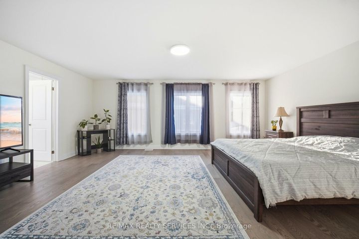 Photo 28 at 15 Farringdon Crescent, Northwest Brampton, Brampton