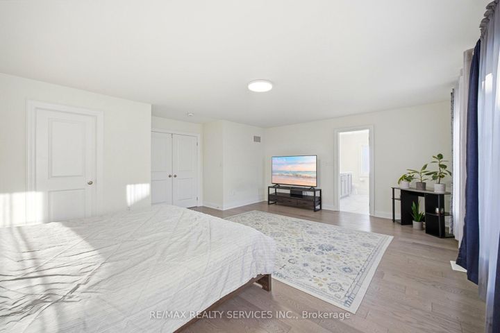 Photo 31 at 15 Farringdon Crescent, Northwest Brampton, Brampton