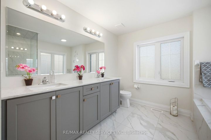 Photo 33 at 15 Farringdon Crescent, Northwest Brampton, Brampton