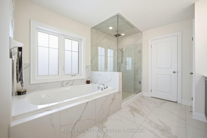 Photo 36 at 15 Farringdon Crescent, Northwest Brampton, Brampton