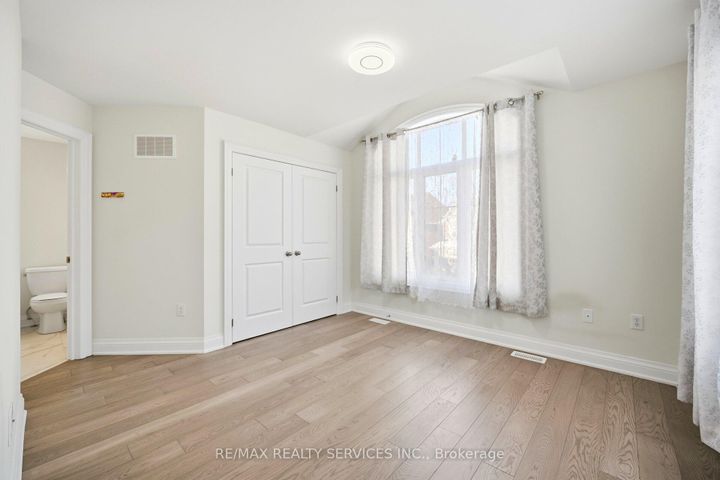 Photo 37 at 15 Farringdon Crescent, Northwest Brampton, Brampton