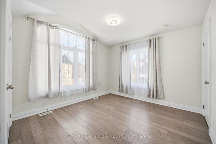 Photo 38 at 15 Farringdon Crescent, Northwest Brampton, Brampton