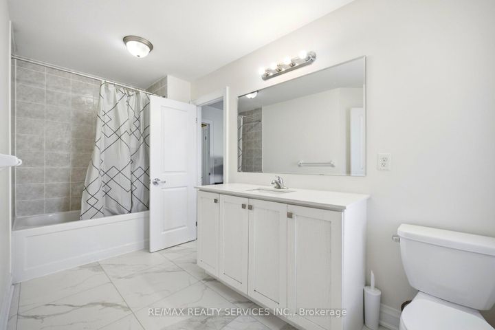 Photo 40 at 15 Farringdon Crescent, Northwest Brampton, Brampton