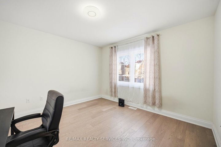 Photo 42 at 15 Farringdon Crescent, Northwest Brampton, Brampton