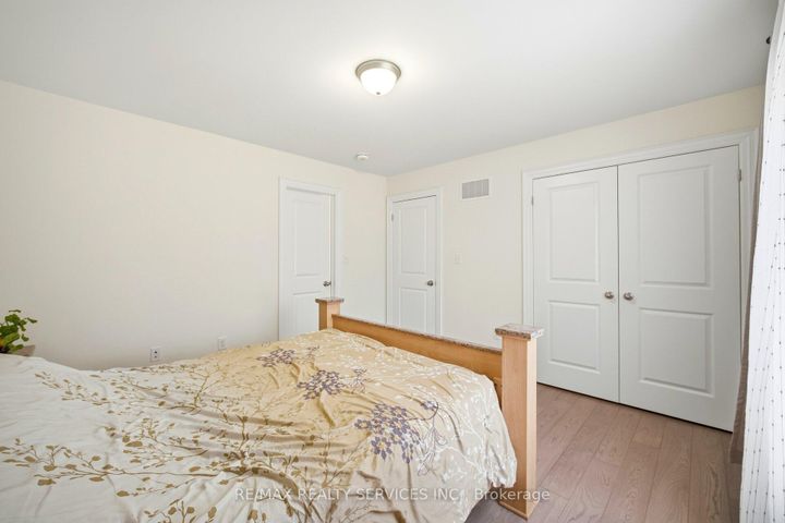 Photo 45 at 15 Farringdon Crescent, Northwest Brampton, Brampton