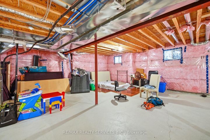 Photo 47 at 15 Farringdon Crescent, Northwest Brampton, Brampton