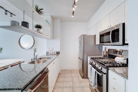 Photo 17 at 2001 - 10 Navy Wharf Court, Waterfront Communities C1, Toronto