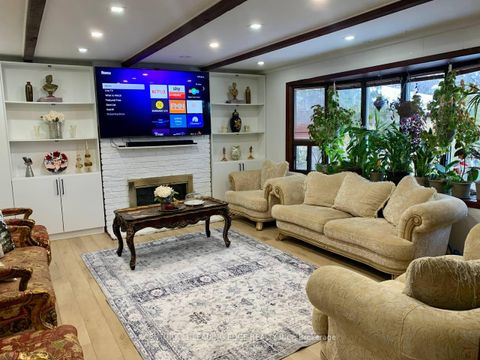 Photo 2 at 91 Lucas Street, Mill Pond, Richmond Hill