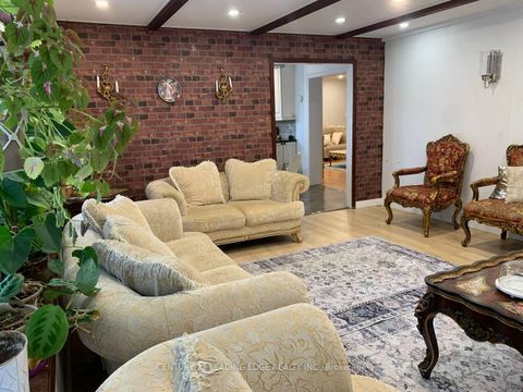 Photo 3 at 91 Lucas Street, Mill Pond, Richmond Hill