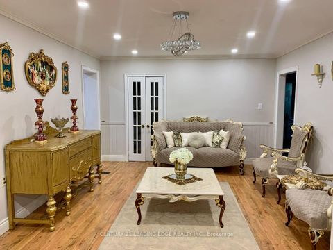 Photo 4 at 91 Lucas Street, Mill Pond, Richmond Hill