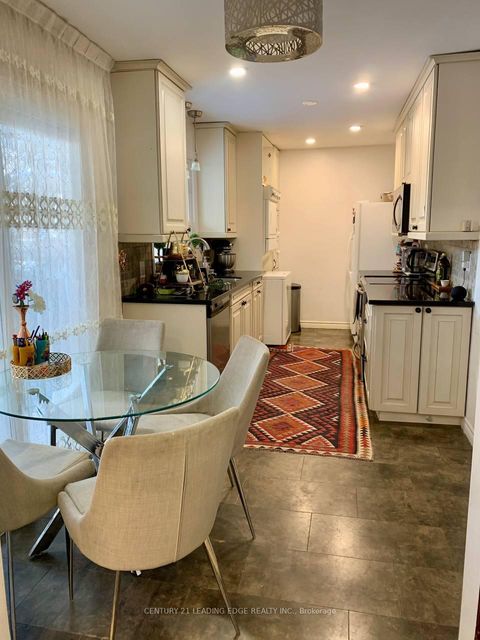 Photo 7 at 91 Lucas Street, Mill Pond, Richmond Hill