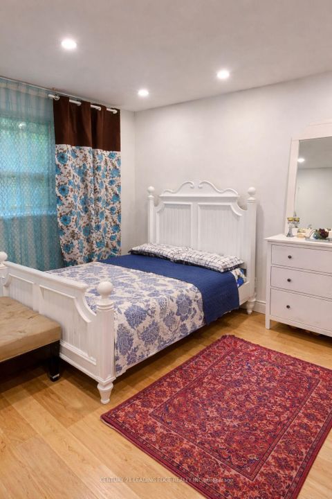 Photo 10 at 91 Lucas Street, Mill Pond, Richmond Hill