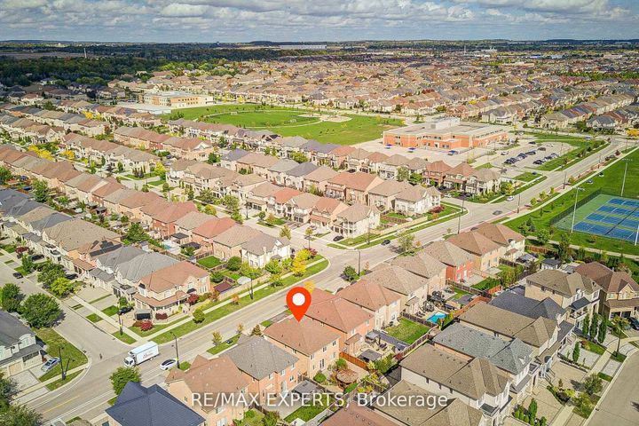 Photo 4 at 277 Chatfield Drive S, Vellore Village, Vaughan