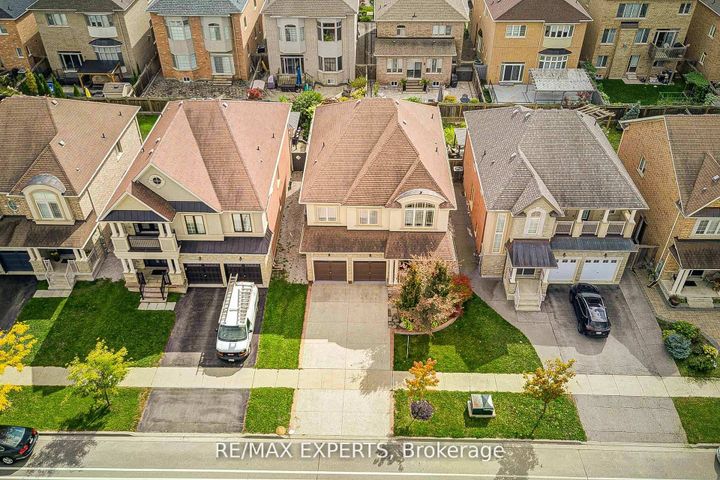 Photo 5 at 277 Chatfield Drive S, Vellore Village, Vaughan