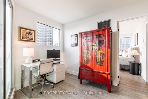 Photo 9 at 2212 - 77 Harbour Square, Waterfront Communities C1, Toronto