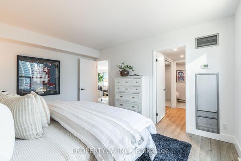 Photo 15 at 2212 - 77 Harbour Square, Waterfront Communities C1, Toronto