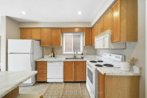 Photo 9 at 41 Dunsmore Crescent, Crosby, Richmond Hill