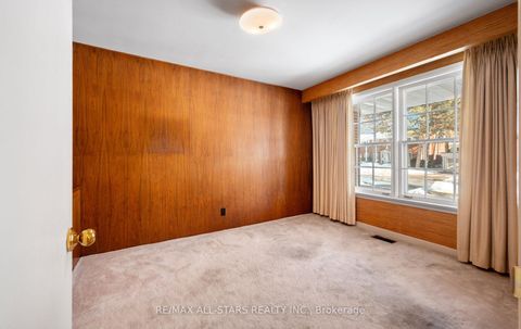 Photo 14 at 28 Montressor Drive, Windfields, Toronto