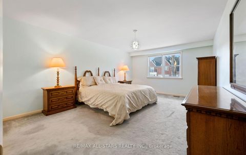 Photo 18 at 28 Montressor Drive, Windfields, Toronto