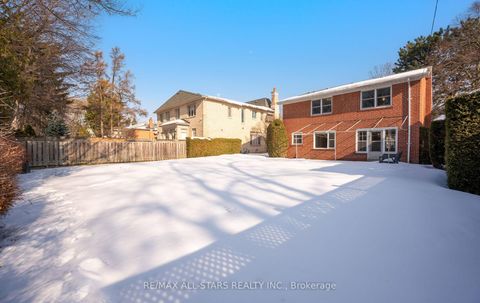 Photo 39 at 28 Montressor Drive, Windfields, Toronto