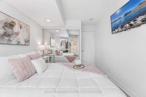 Photo 7 at 708 - 397 Front Street W, Waterfront Communities C1, Toronto