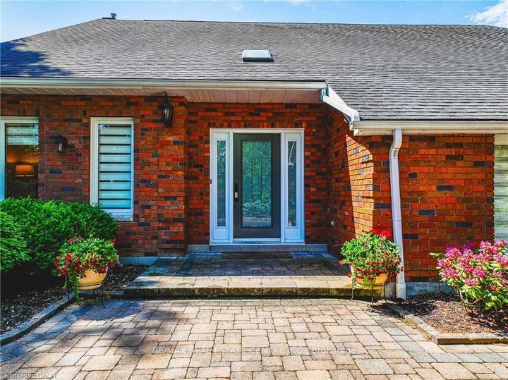 Photo 8 at 6 Iris Court, Carlisle, Hamilton