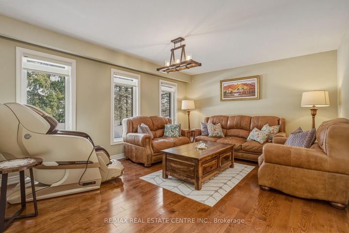 Photo 12 at 6 Iris Court, Carlisle, Hamilton