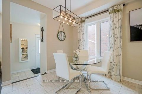 Photo 9 at 24 Plantain Lane, Oak Ridges Lake Wilcox, Richmond Hill