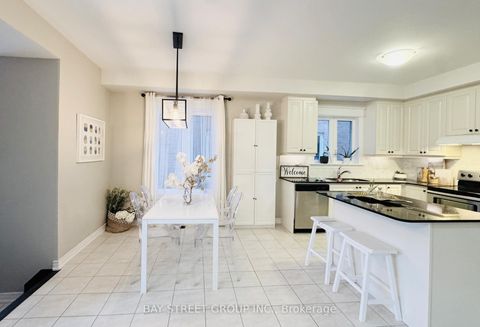 Photo 10 at 24 Plantain Lane, Oak Ridges Lake Wilcox, Richmond Hill