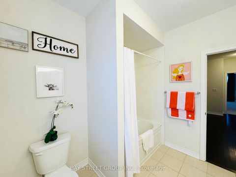 Photo 25 at 24 Plantain Lane, Oak Ridges Lake Wilcox, Richmond Hill