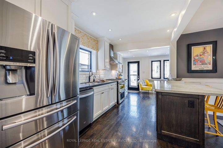 Photo 11 at 81 Armadale Avenue, Swansea, Toronto