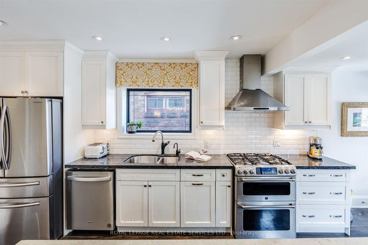 Photo 12 at 81 Armadale Avenue, Swansea, Toronto