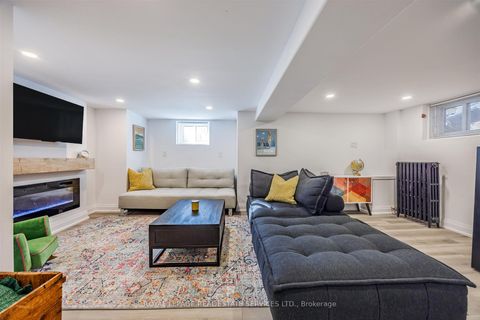 Photo 23 at 81 Armadale Avenue, Swansea, Toronto