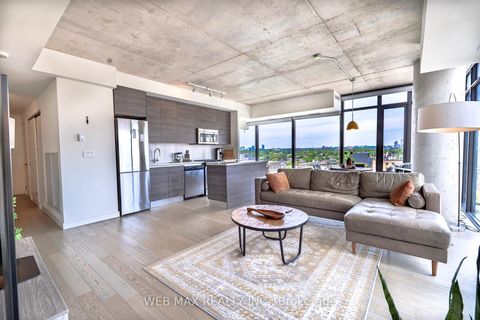 Photo 1 at Unit 1005 - 111 Bathurst Street, Waterfront Communities C1, Toronto