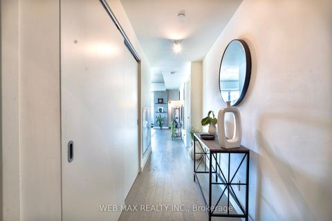 Photo 2 at Unit 1005 - 111 Bathurst Street, Waterfront Communities C1, Toronto