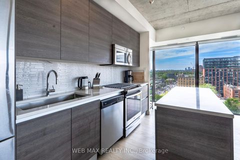 Photo 3 at Unit 1005 - 111 Bathurst Street, Waterfront Communities C1, Toronto