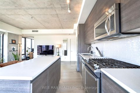 Photo 4 at Unit 1005 - 111 Bathurst Street, Waterfront Communities C1, Toronto