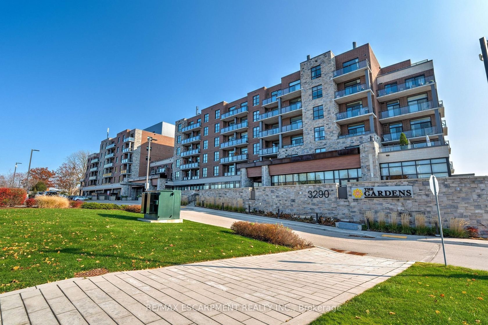 106 - 3290 New Street, Roseland, Burlington 