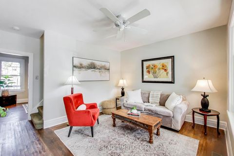 Photo 2 at 28 Aldwych Avenue, East York, Toronto