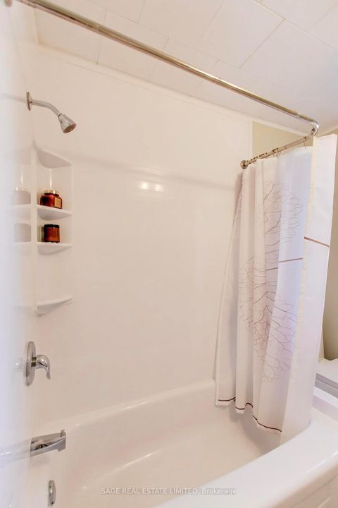 Photo 18 at 28 Aldwych Avenue, East York, Toronto