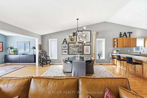 Photo 7 at 3 Birch Tree Lane, Bowmanville, Clarington