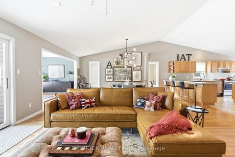 Photo 16 at 3 Birch Tree Lane, Bowmanville, Clarington