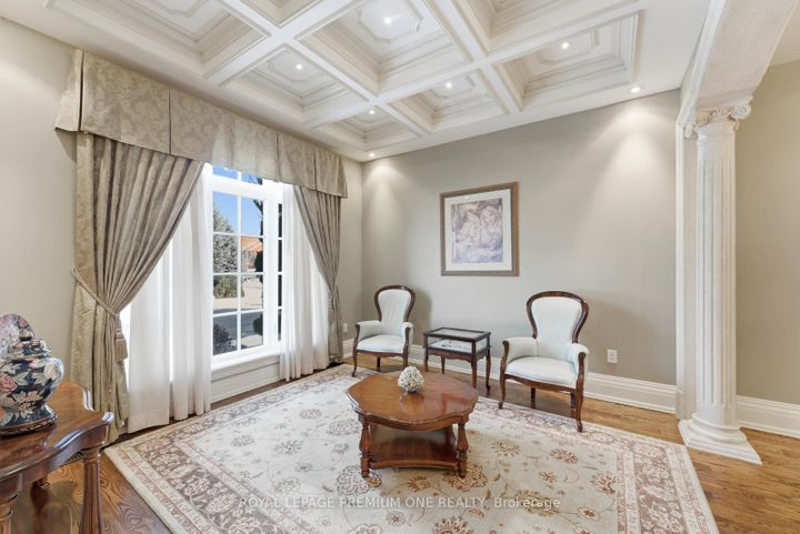 Photo 8 at 155 Cook's Mill Crescent, Patterson, Vaughan