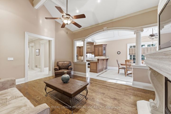 Photo 12 at 155 Cook's Mill Crescent, Patterson, Vaughan