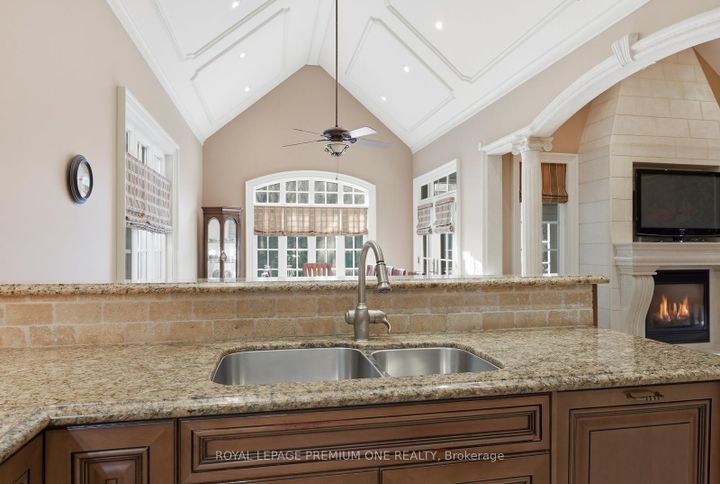 Photo 16 at 155 Cook's Mill Crescent, Patterson, Vaughan