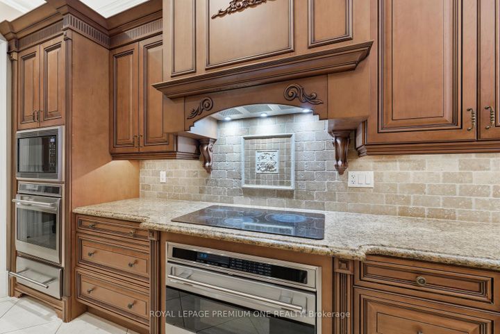 Photo 17 at 155 Cook's Mill Crescent, Patterson, Vaughan