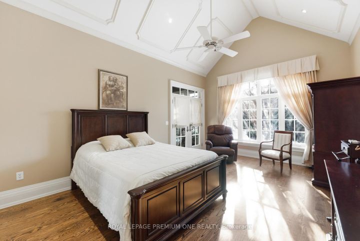 Photo 24 at 155 Cook's Mill Crescent, Patterson, Vaughan