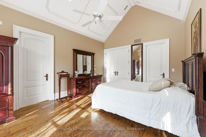 Photo 25 at 155 Cook's Mill Crescent, Patterson, Vaughan