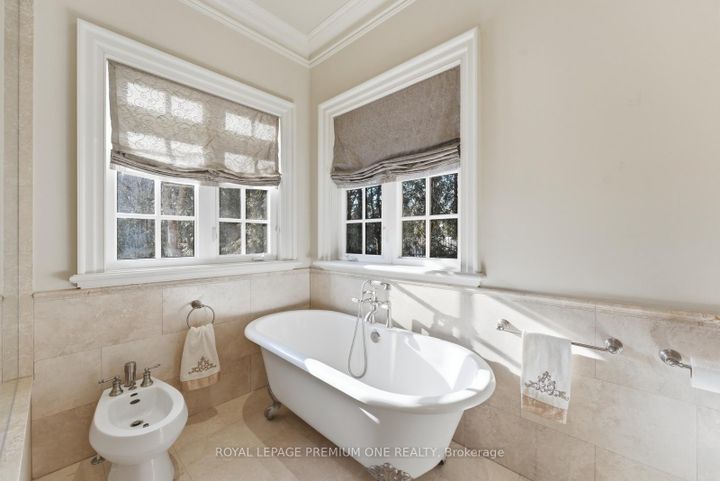 Photo 28 at 155 Cook's Mill Crescent, Patterson, Vaughan