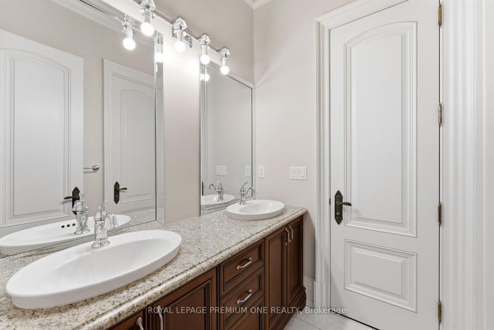 Photo 31 at 155 Cook's Mill Crescent, Patterson, Vaughan